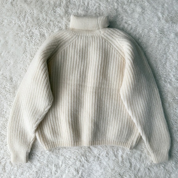 VTG Woman Cream 100% Wool Turtleneck Chunky Knit Sweater SMALL Fisherman Classic - Picture 3 of 5